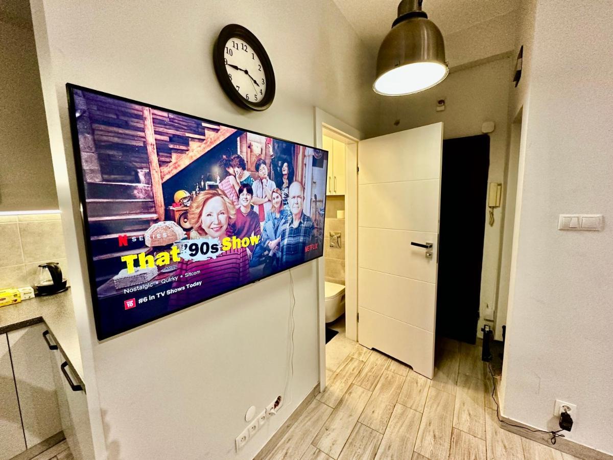 Super Forum 2 Metro Fast Wifi Netflix, Hbo, Appletv Warsaw Exterior photo