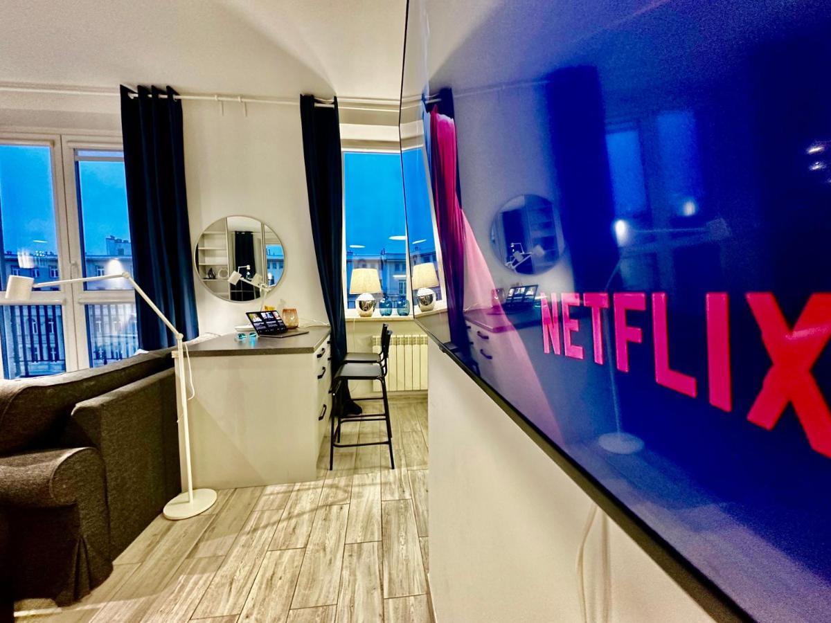 Super Forum 2 Metro Fast Wifi Netflix, Hbo, Appletv Warsaw Exterior photo